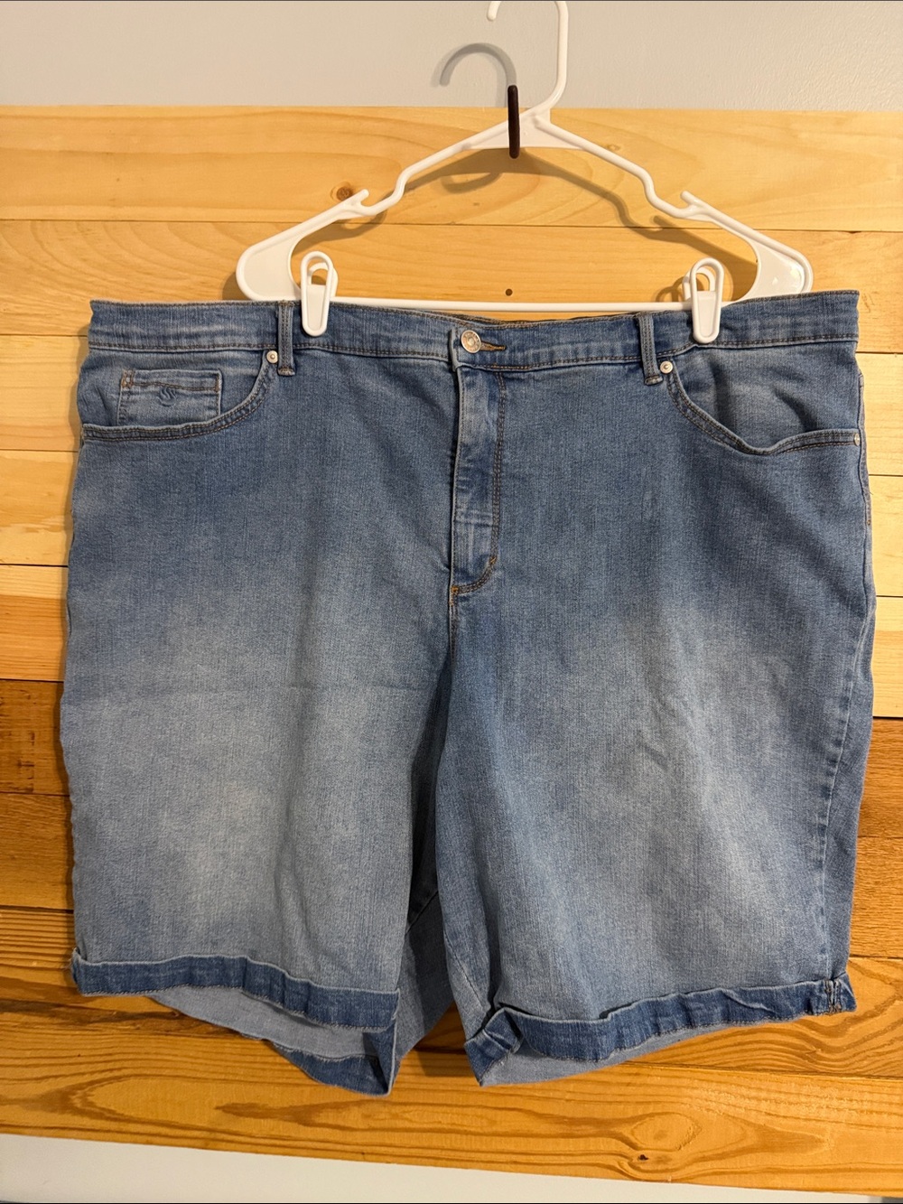 Gloria Vanderbilt Faded Blue Denim Shorts
